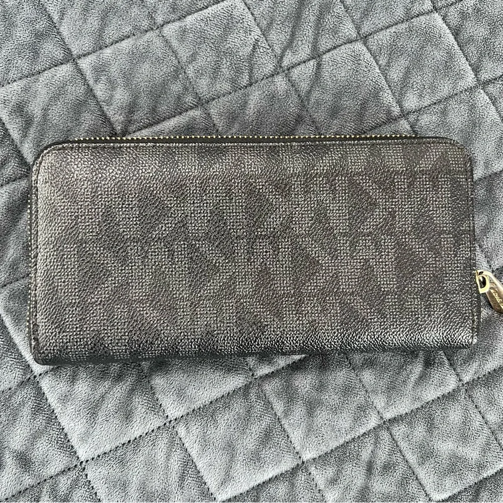 Michael Kors Monogram Wallet Logo Zip Around Black MK Leather